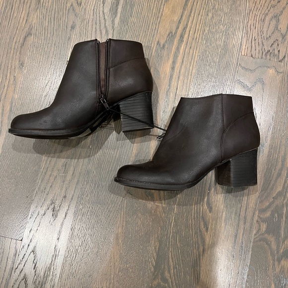 Forever 21 Chocolate Brown Booties Size 8.5 - Picture 3 of 4